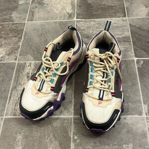 Fila Women's Oakmont Tr Sneaker✨